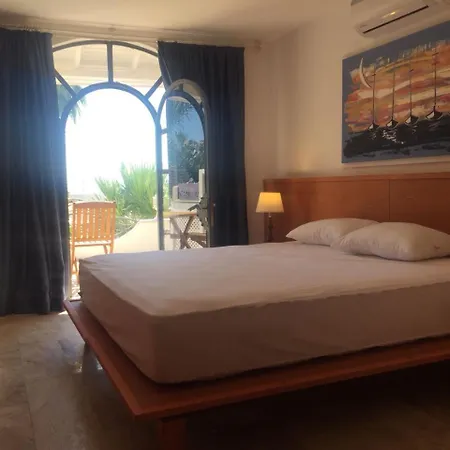 Hotel No 111 Boutique *