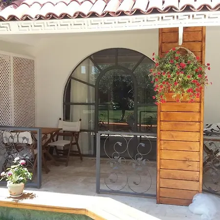 Hotel No 111 Boutique Golturkbuku